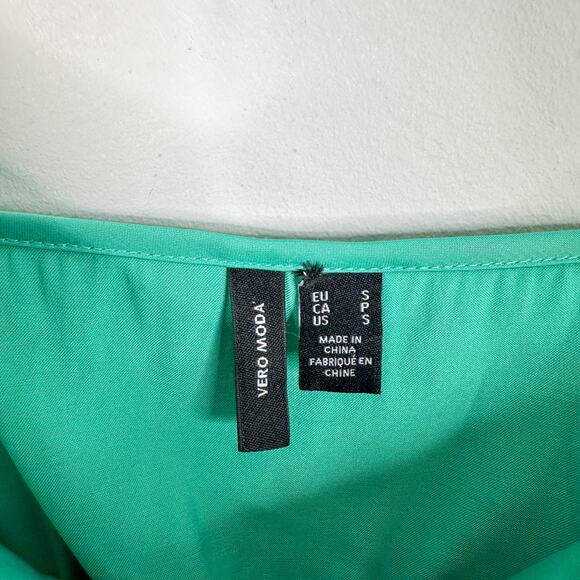 Vero Moda Nat Satin Crop Top in Marine Green - Picture 4 of 7